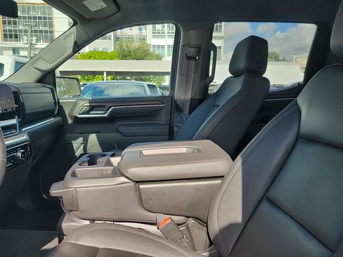 Used 2025 GMC Sierra 1500 SLT RWD image 28