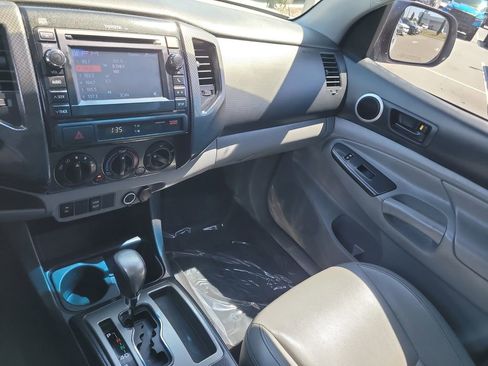 Used 2013 Toyota Tacoma PreRunner w/ SR5 Pkg image 17