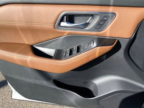 New 2026 Nissan Rogue Platinum w/ Platinum Premium Package image 13