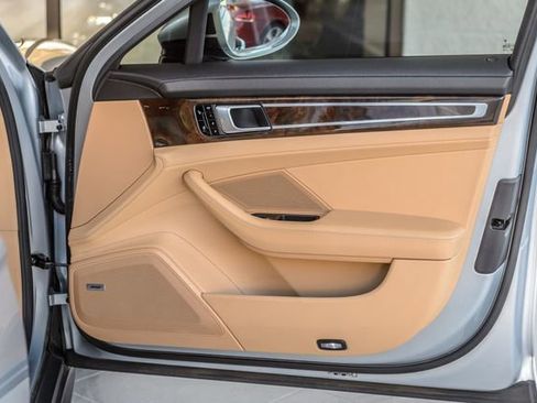 Used 2018 Porsche Panamera image 53