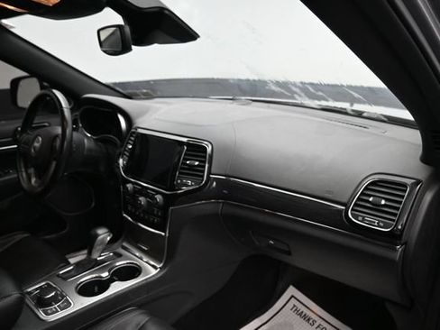 Used 2020 Jeep Grand Cherokee Overland AWD/4WD image 11
