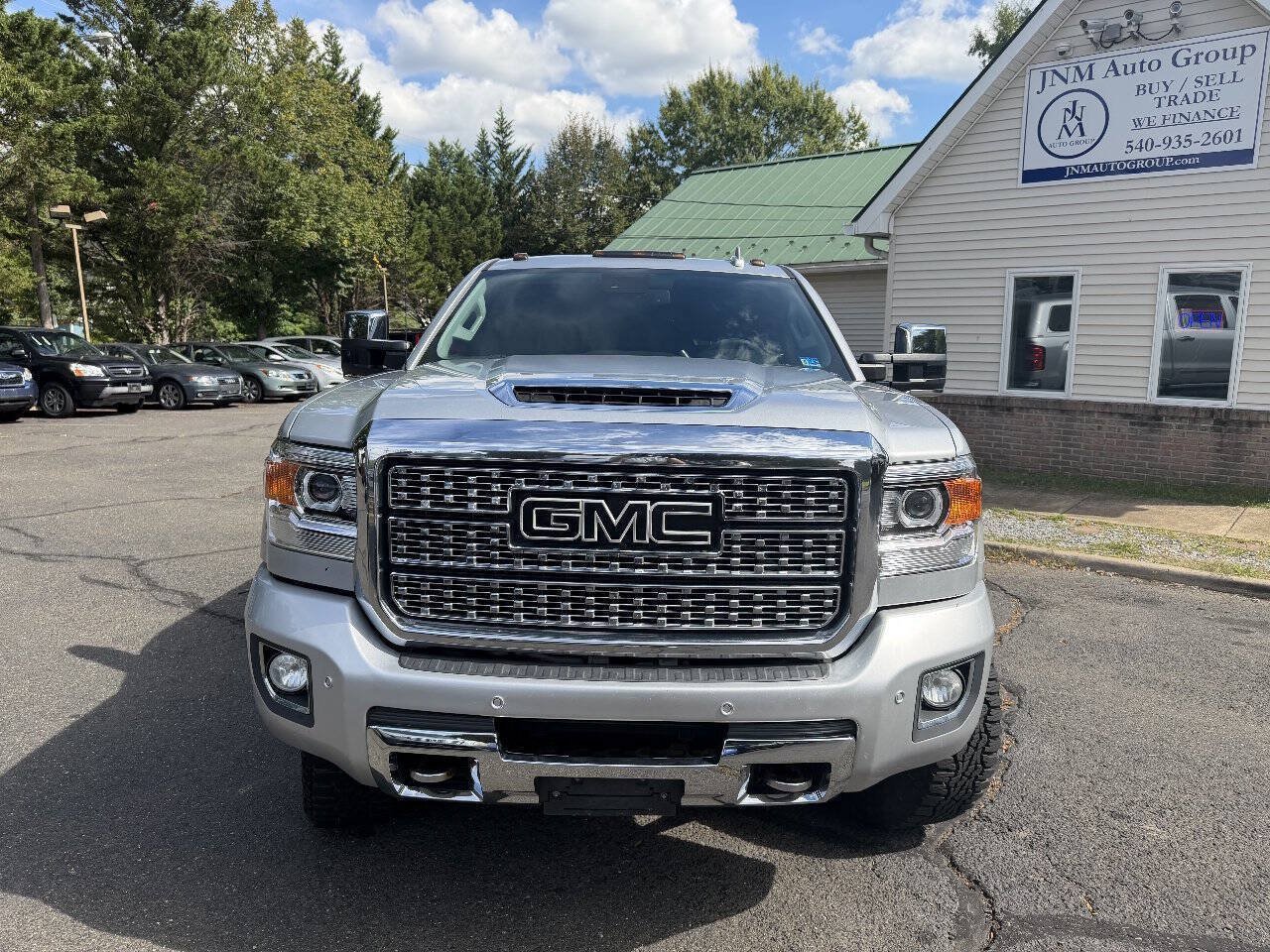 Used 2018 GMC Sierra 2500 Denali w/ Duramax Plus Package AWD/4WD image 2