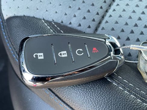 Used 2025 Chevrolet Trax LT w/ LT Convenience Package image 28