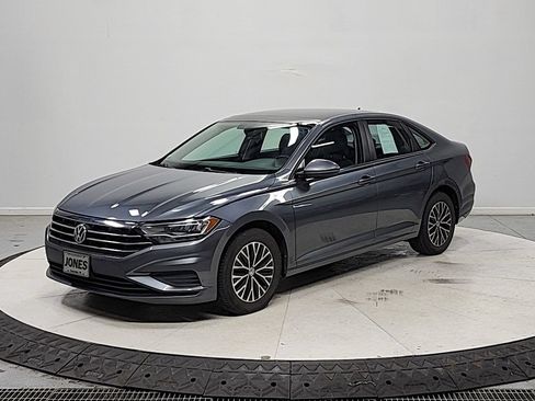 Used 2019 Volkswagen Jetta SE FWD image 3