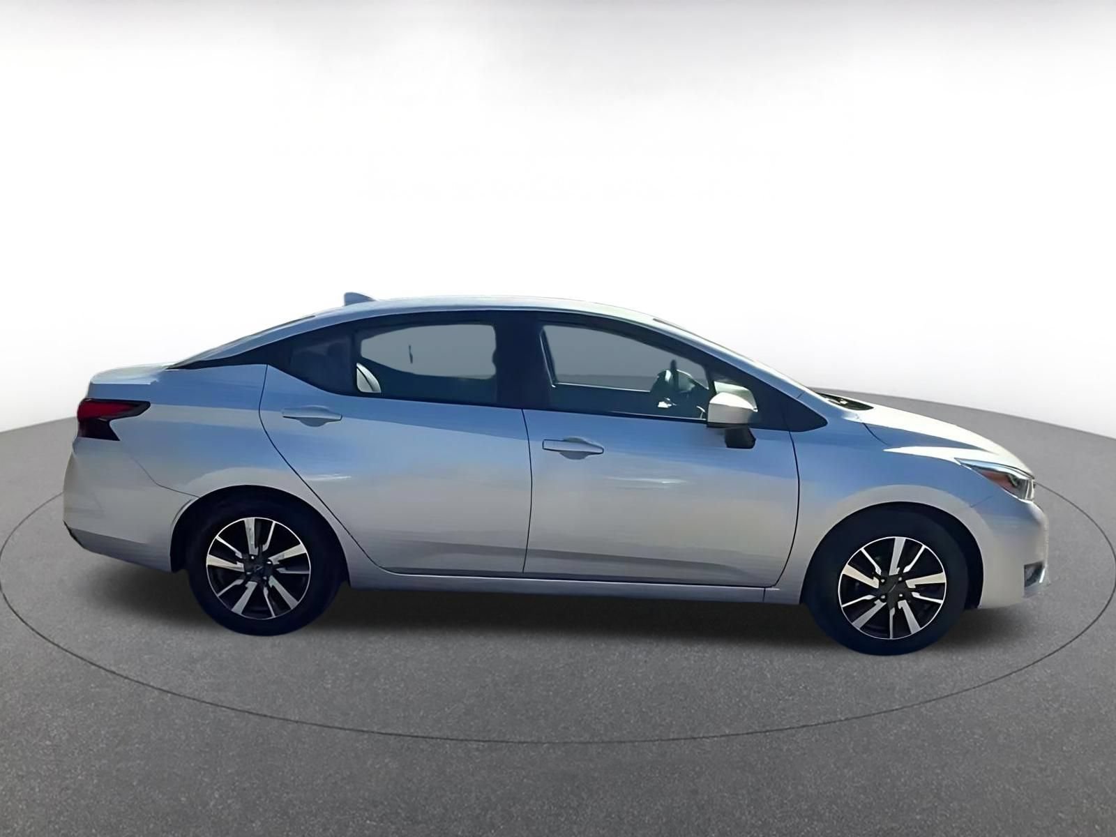 Used 2025 Nissan Versa SV FWD image 15