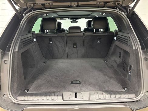Used 2025 Land Rover Range Rover Sport SE image 42