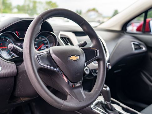 Used 2018 Chevrolet Cruze LS FWD image 12