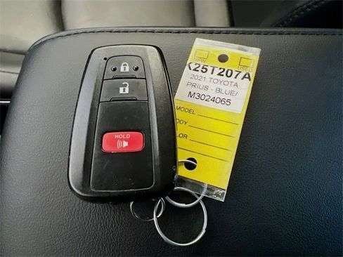 Used 2021 Toyota Prius XLE image 15