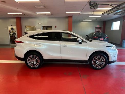 Certified 2024 Toyota Venza Limited AWD/4WD image 3
