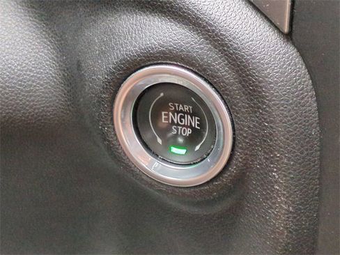 Used 2019 Chevrolet Silverado 1500 RST image 34