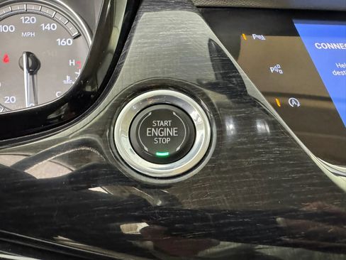 Used 2024 Cadillac XT6 Premium Luxury w/ Technology Package AWD/4WD image 17