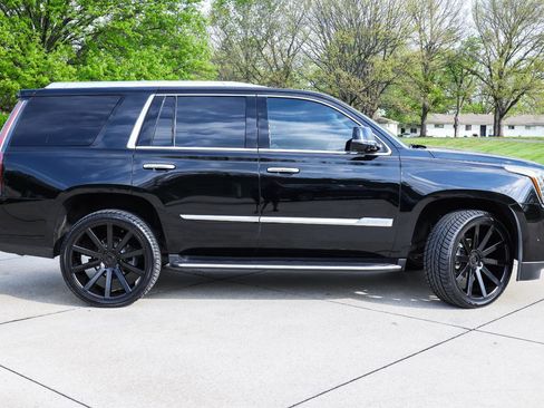 Used 2018 Cadillac Escalade Luxury image 5