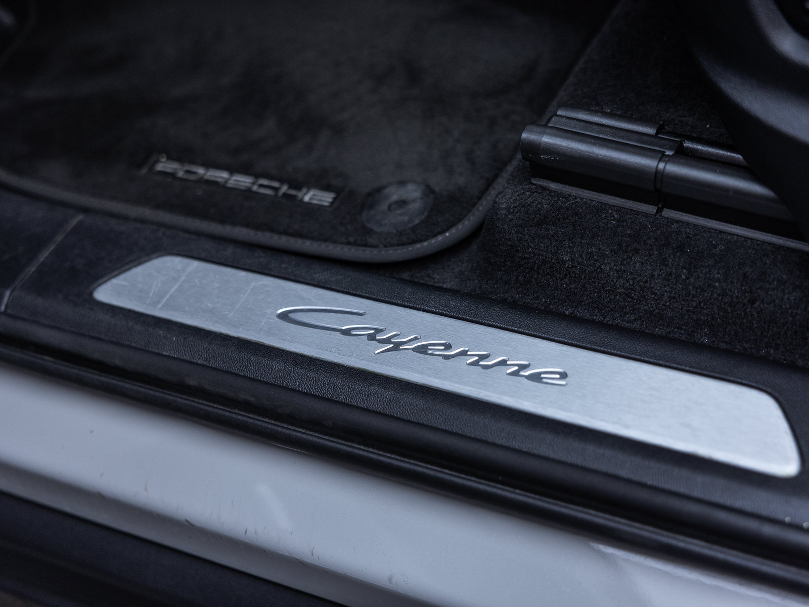 Certified 2024 Porsche Cayenne AWD/4WD image 15