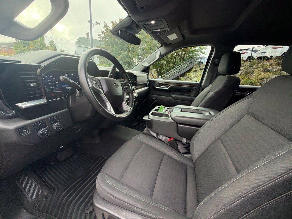 Used 2023 Chevrolet Silverado 1500 RST AWD/4WD image 16
