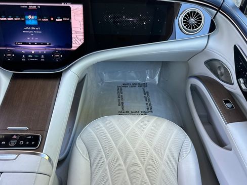 Certified 2022 Mercedes-Benz EQS 580 4MATIC Sedan image 33