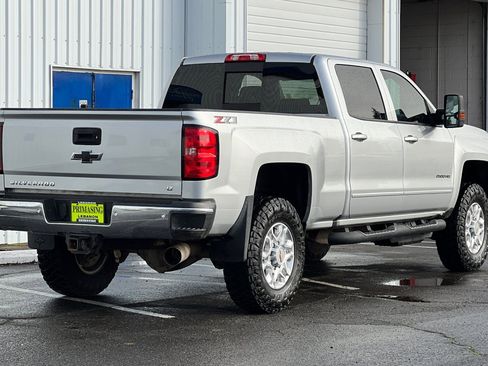 Used 2019 Chevrolet Silverado 2500 LT w/ LT Convenience Package image 4