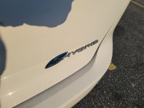 Used 2022 Chrysler Pacifica Touring-L image 4