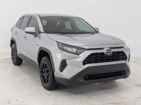 Used 2022 Toyota RAV4 LE image 7