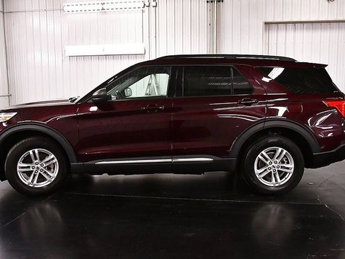 Used 2022 Ford Explorer XLT AWD/4WD image 4
