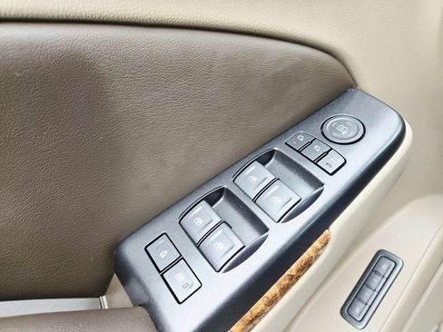 Used 2019 Chevrolet Suburban Premier image 40