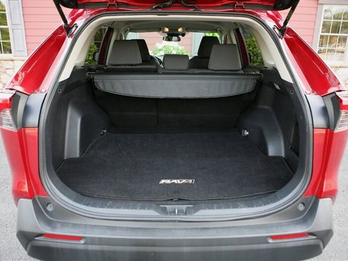 Used 2020 Toyota RAV4 XLE w/ Carpet Mat Package AWD/4WD image 14