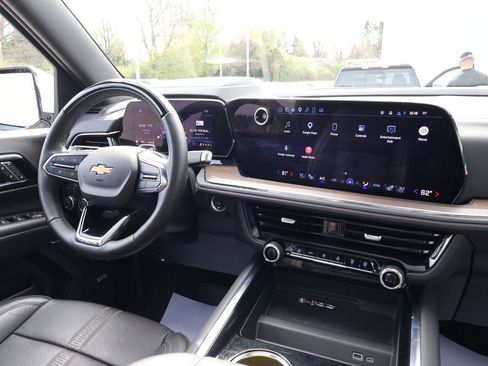 Used 2025 Chevrolet Tahoe High Country image 33