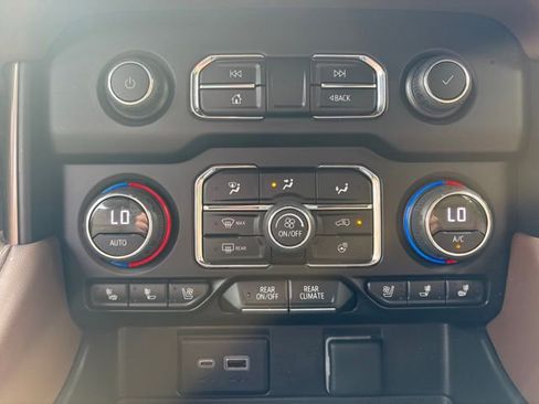 Certified 2023 Chevrolet Tahoe High Country w/ Advanced Technology Package image 28