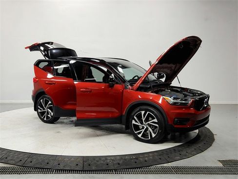 Used 2021 Volvo XC40 T5 R-Design w/ Protection Package image 9
