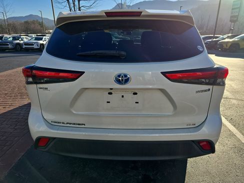 Used 2020 Toyota Highlander XLE image 5