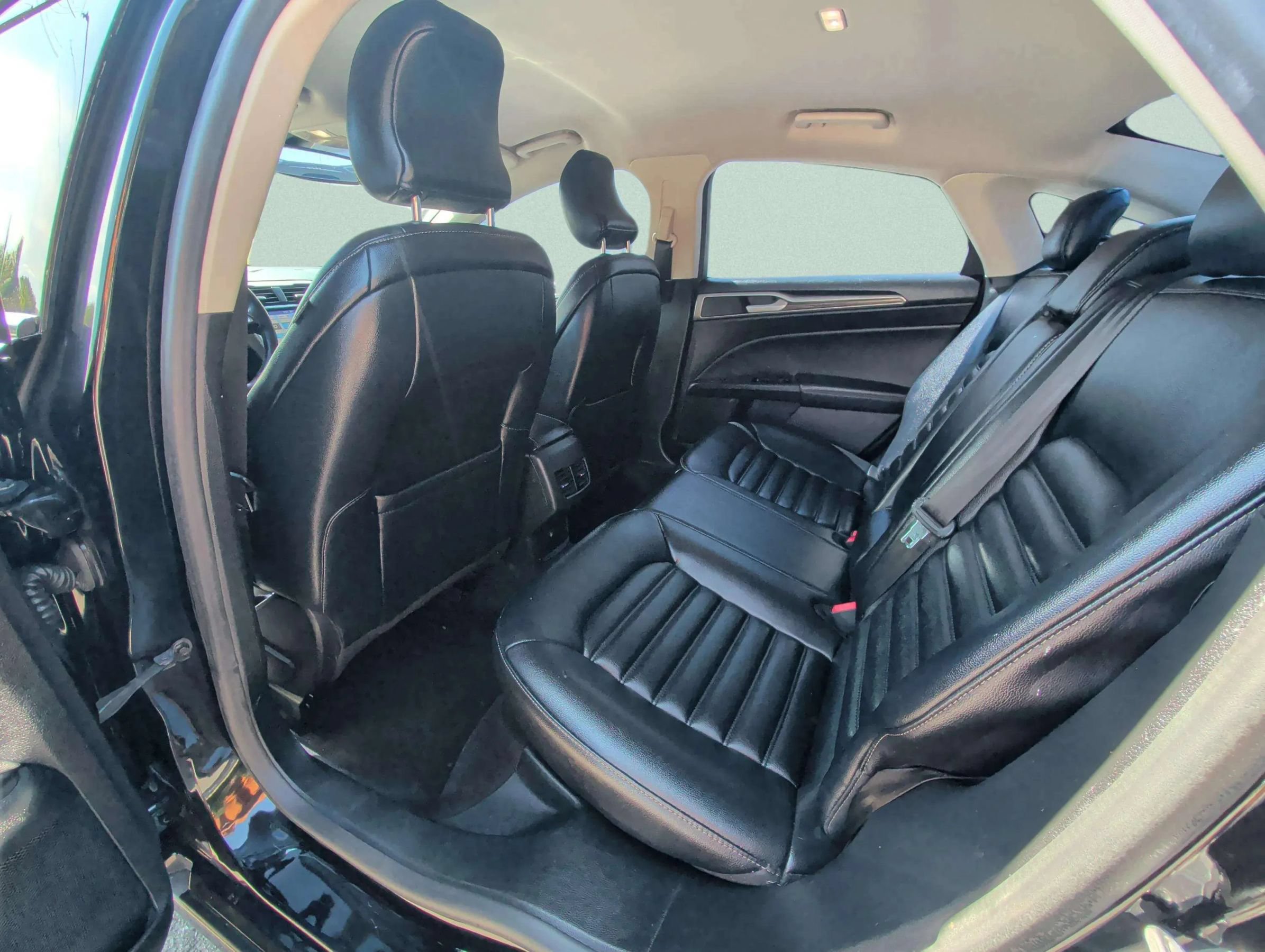 Used 2019 Ford Fusion SEL FWD image 33