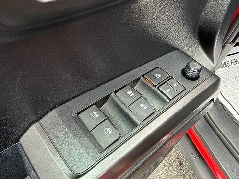 Used 2021 Toyota Tacoma TRD Off-Road w/ Technology Package AWD/4WD image 18
