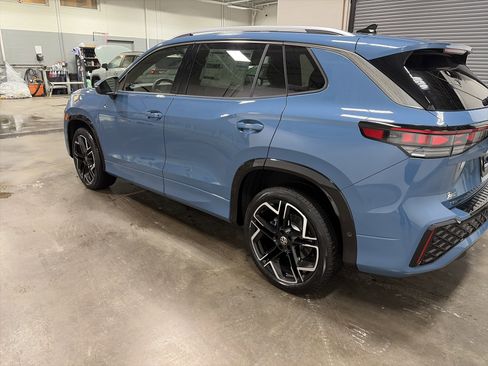 New 2026 Volkswagen Tiguan SEL R-Line image 5