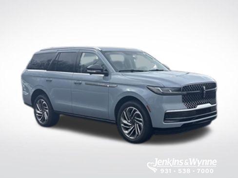 New 2026 Lincoln Navigator Reserve AWD/4WD image 2