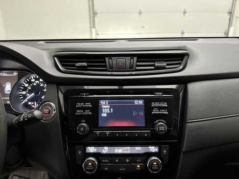 Used 2017 Nissan Rogue SV image 27