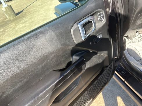 Used 2021 Jeep Wrangler Unlimited Rubicon w/ Xtreme Recon 35" Tire Package image 12