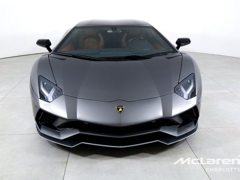 Used 2018 Lamborghini Aventador S AWD/4WD image 4