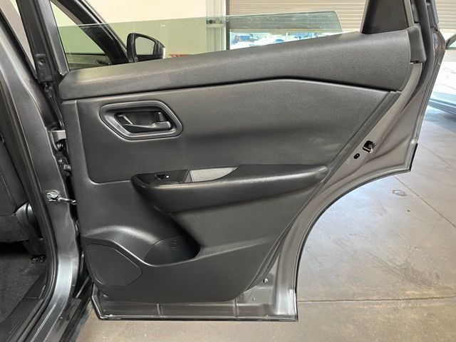 Used 2024 Nissan Rogue S FWD image 16