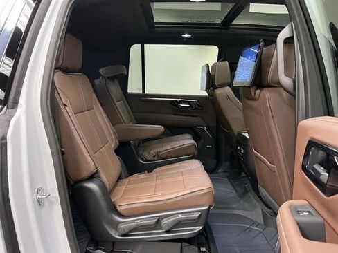 New 2026 Chevrolet Suburban High Country AWD/4WD image 38