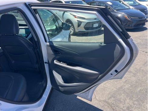 Used 2018 Chevrolet Bolt Premier w/ Driver Confidence II Package FWD image 6