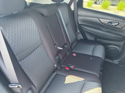 Used 2020 Nissan Rogue SV w/ Sun & Sound Touring Package FWD image 18