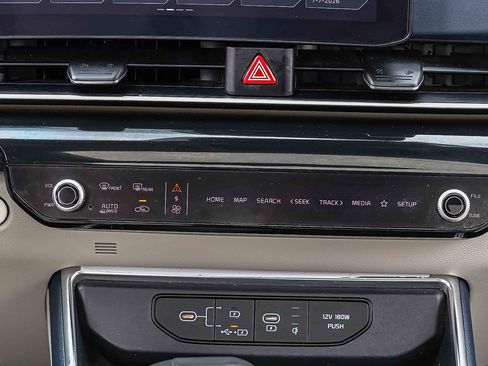 Certified 2025 Kia Carnival SX Prestige FWD image 12