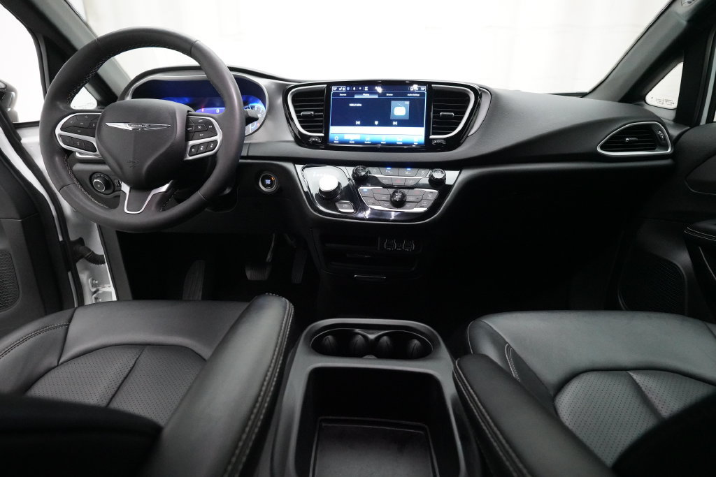 Used 2025 Chrysler Pacifica Select FWD image 5