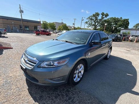 Used 2010 Ford Taurus SEL image 2