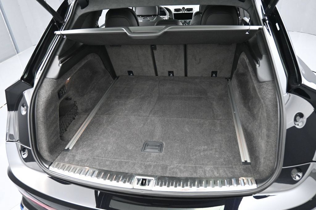 Certified 2025 Bentley Bentayga AWD/4WD image 36