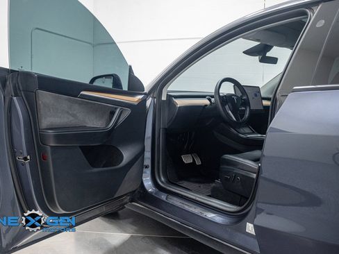 Used 2023 Tesla Model Y Performance image 9