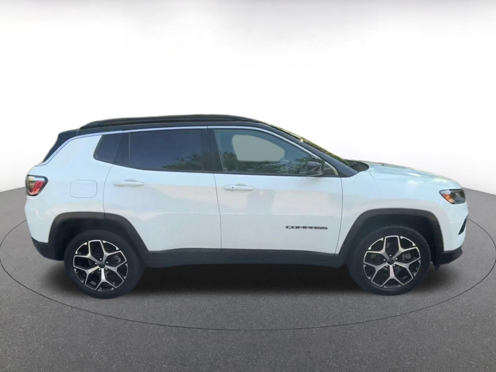 Used 2025 Jeep Compass Limited AWD/4WD image 15