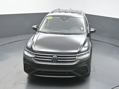 Used 2024 Volkswagen Tiguan SE image 44