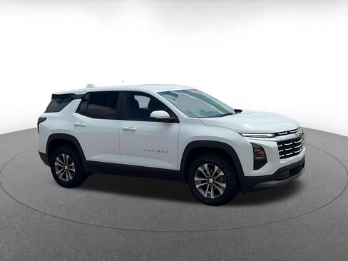 Used 2025 Chevrolet Equinox LT FWD image 2