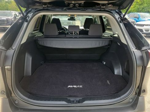 Used 2019 Toyota RAV4 LE w/ Carpet Mat Package FWD image 27