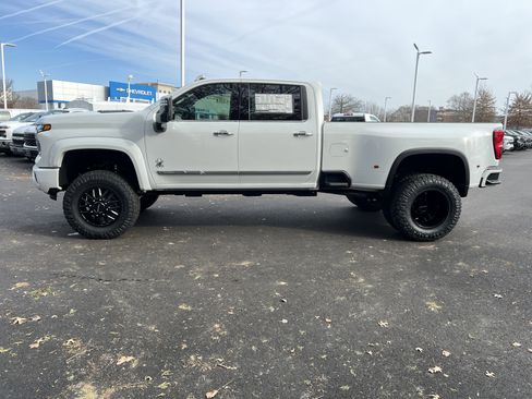 New 2026 Chevrolet Silverado 3500 High Country w/ High Country Premium Package image 6